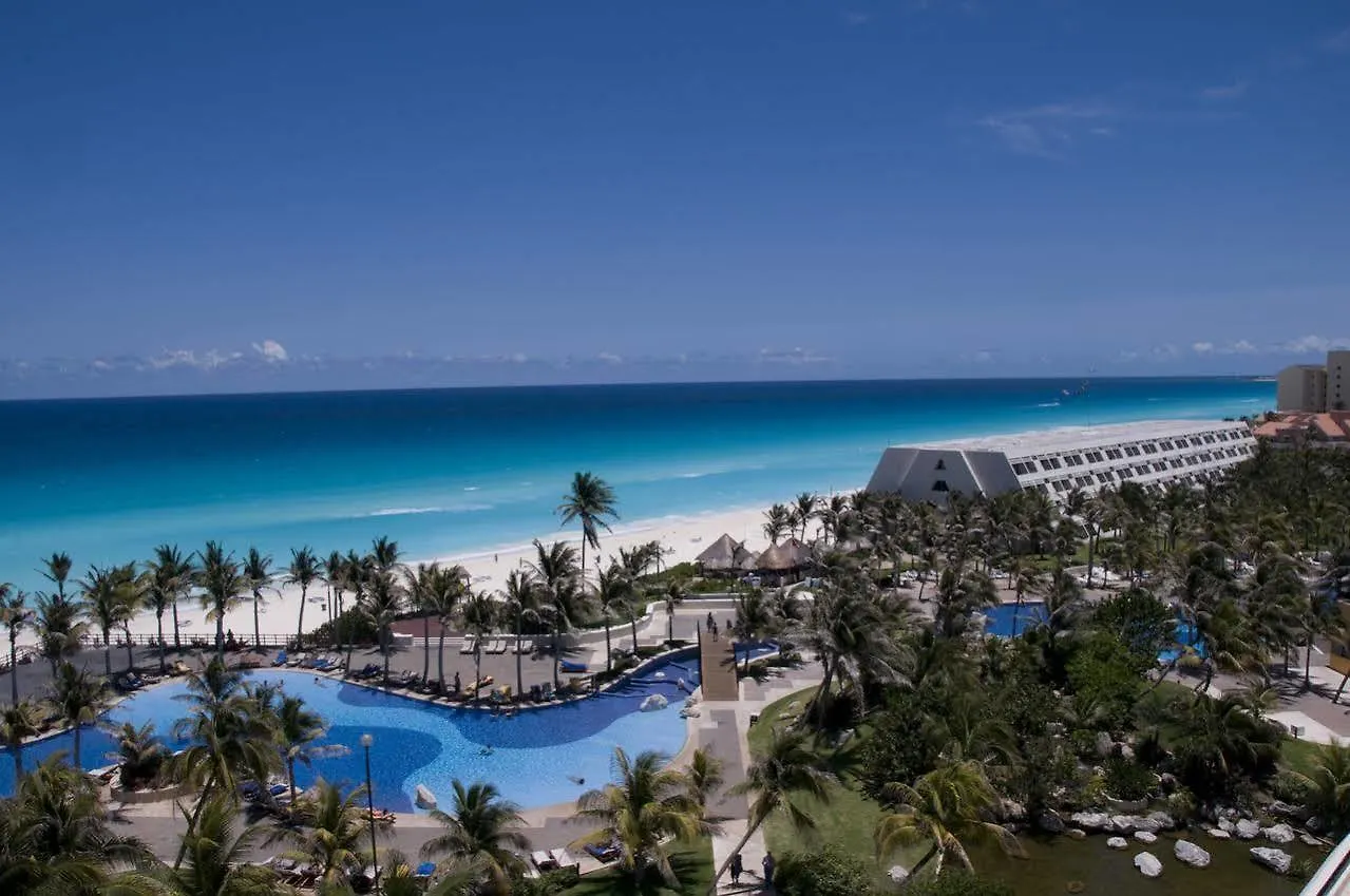 Oasis Cancun Lite