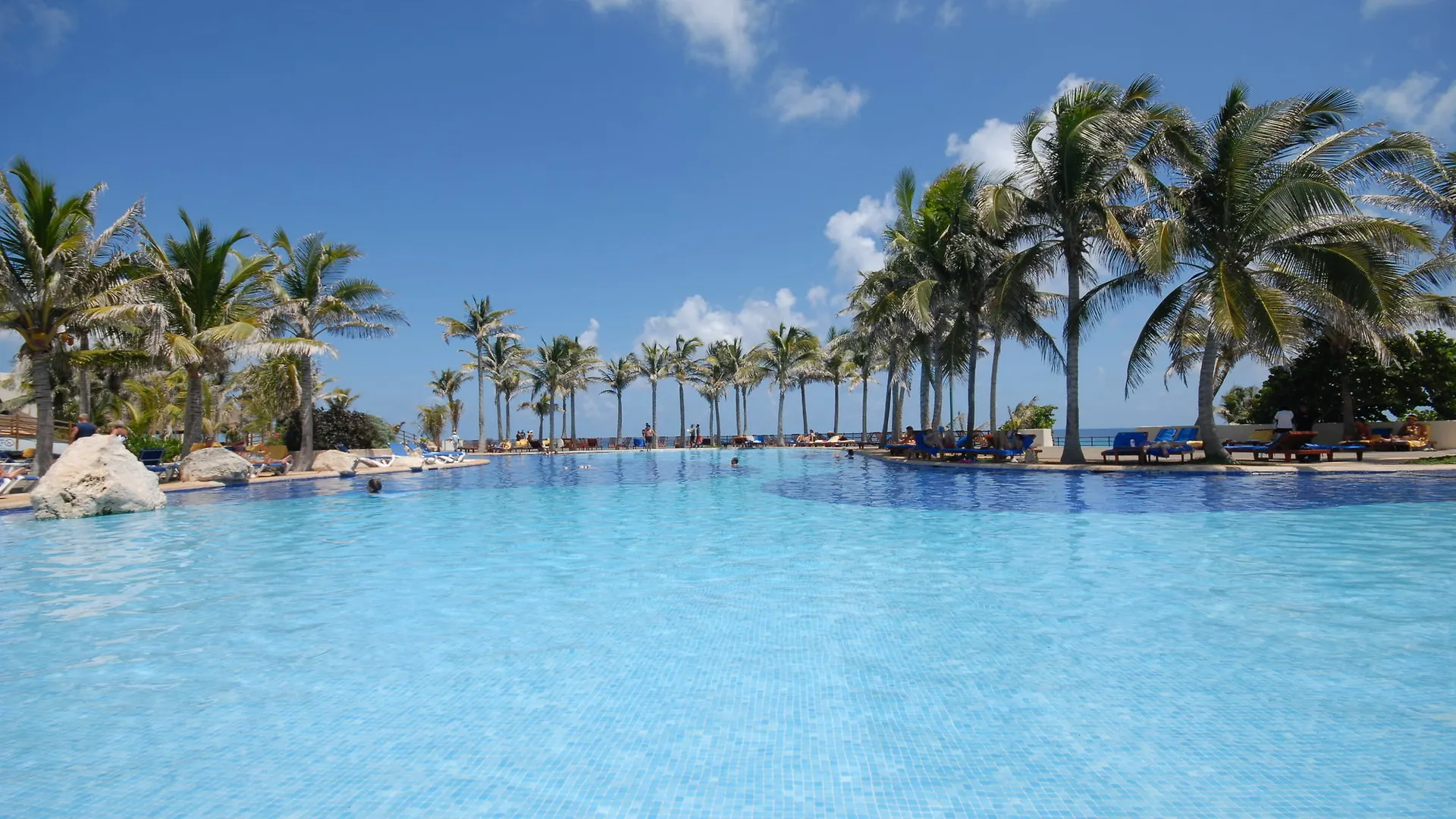 Oasis Cancun Lite 4*,